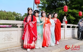汉服穿搭姿势图片，汉服穿搭姿势图片女